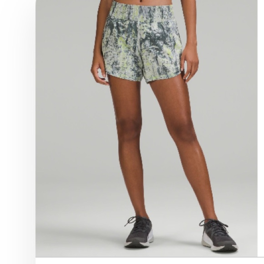 Lululemon Track that mid-rise lined 5”
Size 8
cinder grain smoked spruce multi